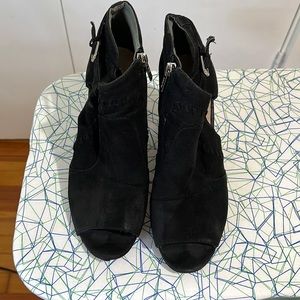 Unisa open toe ankle boots with stitch detail. Black. Size 9.